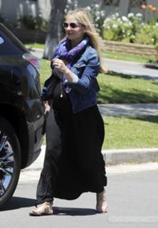 Sarah Michelle Gellar feet photo thumbnail