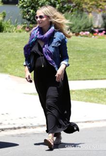 Sarah Michelle Gellar feet photo thumbnail