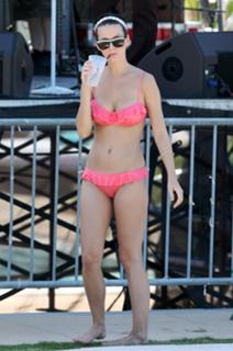 Katy Perry feet photo thumbnail