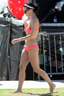 Katy Perry feet photo thumbnail
