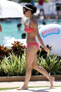 Katy Perry feet photo thumbnail