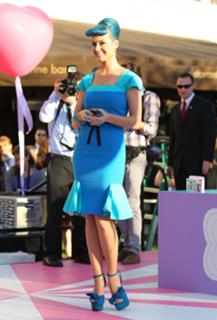 Katy Perry feet photo thumbnail