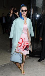 Katy Perry feet photo thumbnail