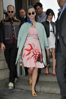 Katy Perry feet photo thumbnail
