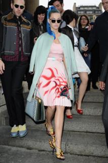 Katy Perry feet photo thumbnail