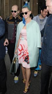Katy Perry feet photo thumbnail