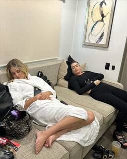 Kelsea Ballerini feet photo thumbnail