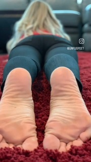 Kyle Unfug feet photo thumbnail