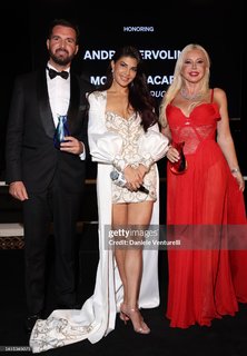 Jacqueline Fernandez feet photo thumbnail
