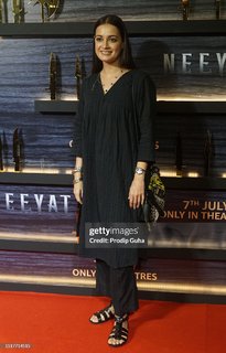 Dia Mirza feet photo thumbnail