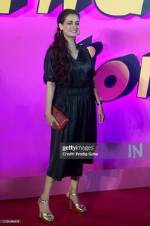 Dia Mirza feet photo thumbnail