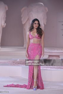Kiara Advani feet photo thumbnail