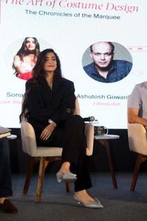 Sonam Kapoor feet photo thumbnail