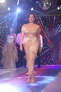 Sonakshi Sinha feet photo thumbnail