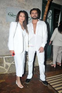 Sonakshi Sinha feet photo thumbnail