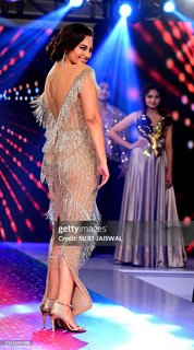 Sonakshi Sinha feet photo thumbnail