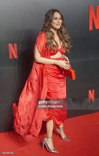 Sonakshi Sinha feet photo thumbnail