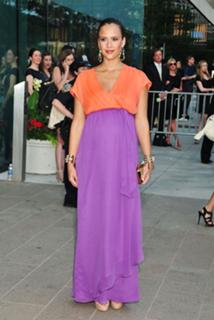 Jessica Alba feet photo thumbnail