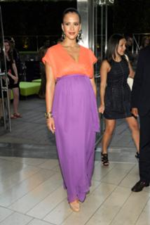 Jessica Alba feet photo thumbnail
