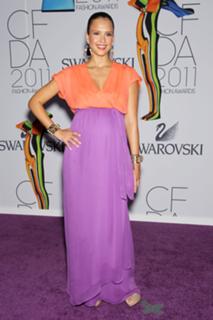 Jessica Alba feet photo thumbnail