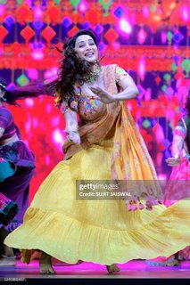 Madhuri Dixit feet photo thumbnail