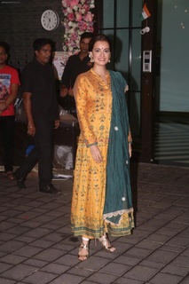 Dia Mirza feet photo thumbnail