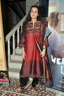 Dia Mirza feet photo thumbnail