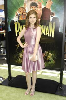 Anna Kendrick feet photo thumbnail