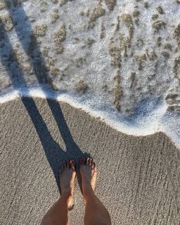 Danica Patrick feet photo thumbnail