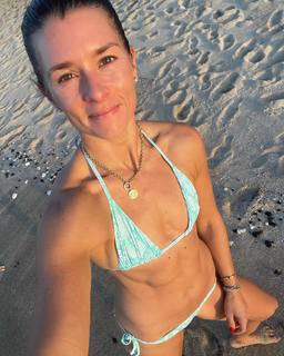Danica Patrick feet photo thumbnail