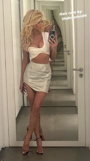Victoria Silvstedt feet photo thumbnail