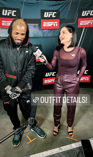 Megan Olivi feet photo thumbnail
