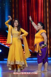 Madhuri Dixit feet photo thumbnail