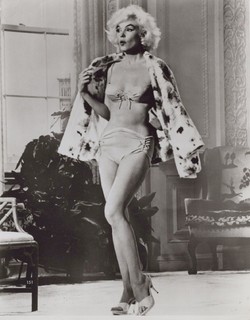 Marilyn Monroe feet photo thumbnail