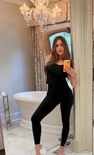 Sofía Vergara feet photo thumbnail