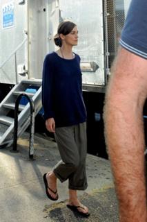Keira Knightley feet photo thumbnail