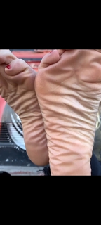Kyle Unfug feet photo thumbnail