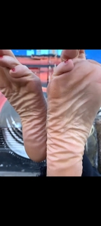 Kyle Unfug feet photo thumbnail
