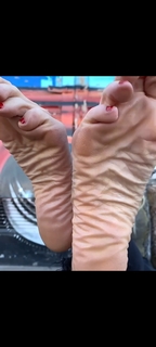 Kyle Unfug feet photo thumbnail