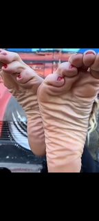 Kyle Unfug feet photo thumbnail