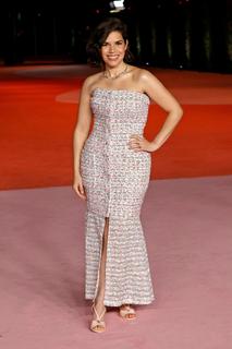 America Ferrera feet photo thumbnail