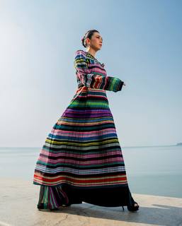 Karisma Kapoor feet photo thumbnail