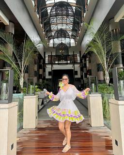 Hina Khan feet photo thumbnail
