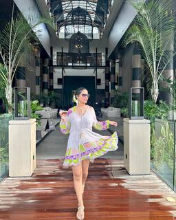 Hina Khan feet photo thumbnail