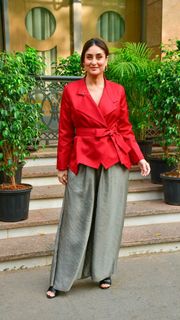Kareena Kapoor feet photo thumbnail