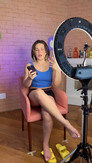 Kéfera Buchmann feet photo thumbnail