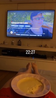 Kéfera Buchmann feet photo thumbnail