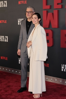 Emmy Rossum feet photo thumbnail