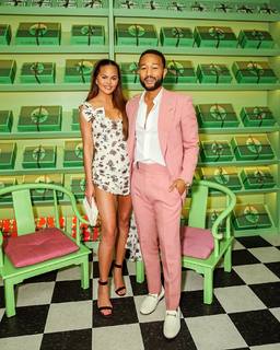 Chrissy Teigen feet photo thumbnail