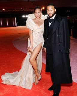 Chrissy Teigen feet photo thumbnail